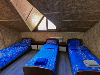 Трехместный номер с тремя односпальными кроватями на базе отдыха Бремен